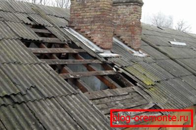 Následky mechanického poškodenia strechy bridlice