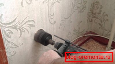 Diamantové vŕtacie otvory v betóne sa vykonávajú pomocou špeciálnej 