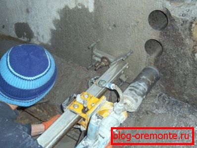 Diamantové vŕtanie otvorov v betóne so špeciálnymi nástrojmi Diamantové vŕtanie otvorov v betóne so špeciálnymi nástrojmi