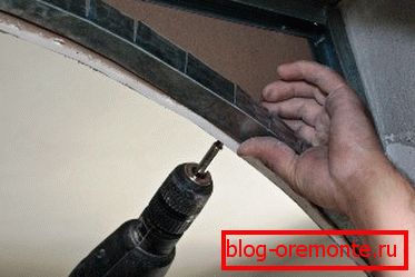 Som krepim арку oblúk sadrokartónu na chodbe
