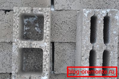 Rozšírené hlinené bloky sú moderný stavebný materiál s tepelnou izoláciou.