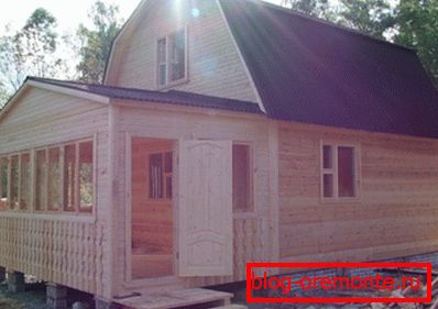Nádherný dom s uzavretou terasou dokonale zapadá do okolitej krajiny Nádherný dom s uzavretou terasou dokonale zapadá do okolitej krajiny