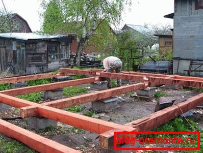 Pri pásoch nezabudnite použiť úroveň na kontrolu Pri pásoch nezabudnite použiť úroveň na kontrolu