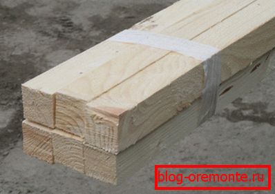 Drevený nosník tejto veľkosti ľahko zapadá do osobného auta, v ktorom sú umiestnené zadné sedadlá Drevený nosník tejto veľkosti ľahko zapadá do osobného auta, v ktorom sú umiestnené zadné sedadlá