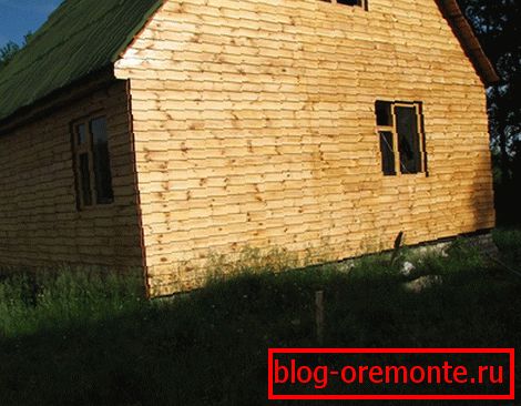 Dom pokrytý drevenou klapkou