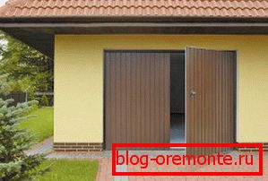 Dvere s krídlovou konštrukciou