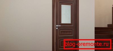 Krídla dverí s vizuálne zvýraznenými drážkami Krídla dverí s vizuálne zvýraznenými drážkami