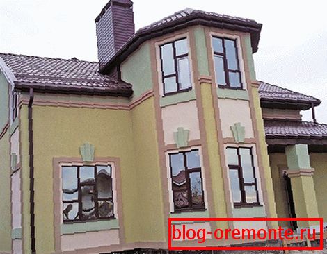 Fasádu je možné natrieť rôznymi farbami.