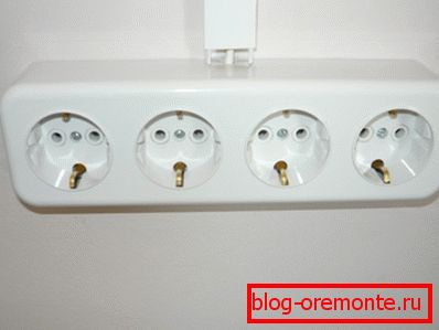 Fotografia inštalovanej zásuvky pre štyri výstupy