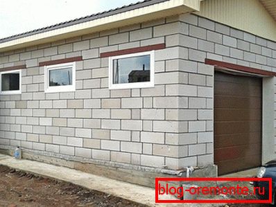 Garáž z penových blokov. Garáž z penových blokov.
