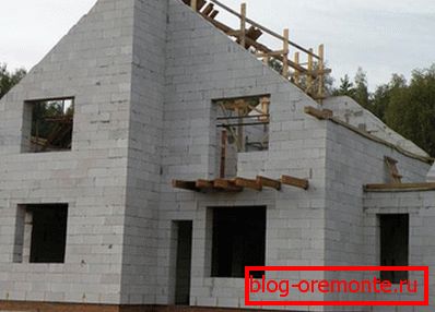 Pórobetónové bloky sa stávajú čoraz obľúbeným materiálom pre výstavbu rodinných domov. Pórobetónové bloky sa stávajú čoraz obľúbeným materiálom pre výstavbu rodinných domov.