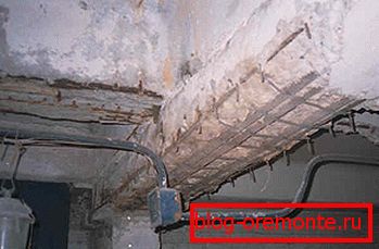 Opotrebované materiály vedú k potrebe rekonštrukcie. Opotrebované materiály vedú k potrebe rekonštrukcie.