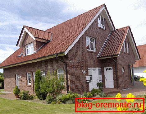 Hnedá keramická tehla