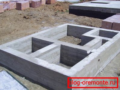 Cast base - najbežnejšia konštrukcia