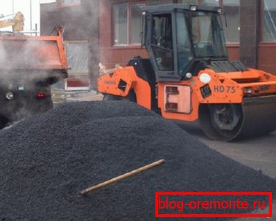 Amatérske foto asfaltového betónu a vybavenie, ktoré je potrebné pre jeho inštaláciu Amatérske foto asfaltového betónu a vybavenie, ktoré je potrebné pre jeho inštaláciu