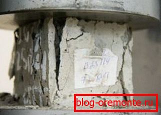 Amatérska fotografia vzorky, na ktorej sa testujú sily Amatérska fotografia vzorky, na ktorej sa testujú sily