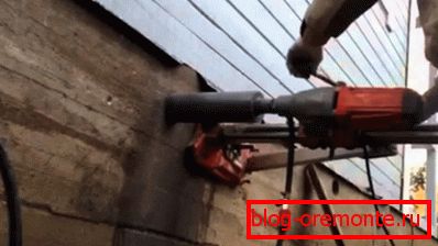 Majster vŕta otvorom do betónu Majster vŕta otvorom do betónu