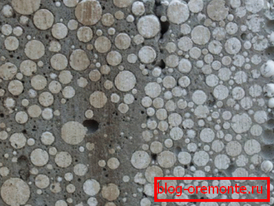 Materiál s vložkami z expandovaného polystyrénu Materiál s vložkami z expandovaného polystyrénu