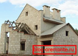 Mnoho ľudí si túto možnosť zvolí ako hlavný materiál pre výstavbu domu Mnoho ľudí si túto možnosť zvolí ako hlavný materiál pre výstavbu domu