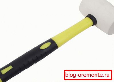 Kladivo s gumovou nárazovou časťou Kladivo s gumovou nárazovou časťou