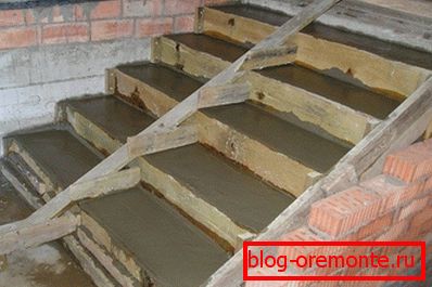 Inštalácia betónových schodov v suteréne Inštalácia betónových schodov v suteréne