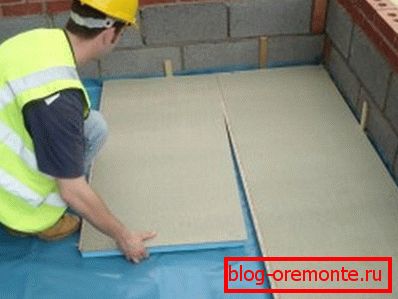 Montáž dosiek zlepšeného penového polystyrénu Montáž dosiek zlepšeného penového polystyrénu