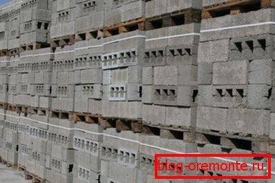 V foto-hotových materiáloch čaká na prepravu v rozpore s pravidlami skladovania. V foto-hotových materiáloch čaká na prepravu v rozpore s pravidlami skladovania.