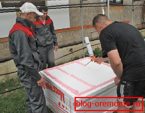 Použitie lepidla na penu