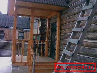 Drevený kabát kabínka na verandu