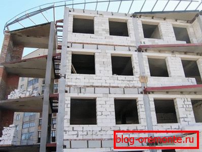 Ložiskové steny pórobetónových blokov vo výškových budovách Ložiskové steny pórobetónových blokov vo výškových budovách