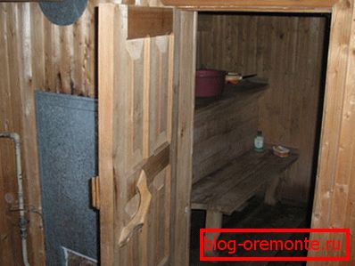Dávajte pozor na fotografiu - ukazuje nesprávne umiestnenie pece, v hornej časti ochranného krytu, ktorý je nebezpečný pre zdravie