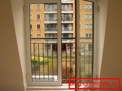Plastové balkónové dvere s plným zasklením Plastové balkónové dvere s plným zasklením