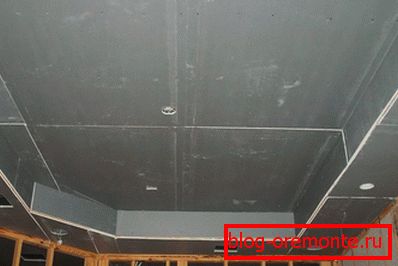 Stropný dvojúrovňový strop Stropný dvojúrovňový strop