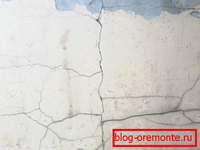 Dôsledky nadmernej vlhkosti steny. Dôsledky nadmernej vlhkosti steny.