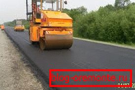 Proces vytvárania chodníkov sa prakticky nelíši od ukladania ciest, hoci nemusí pôsobiť také veľké nárazy na povrch. Proces vytvárania chodníkov sa prakticky nelíši od ukladania ciest, hoci nemusí pôsobiť také veľké nárazy na povrch.