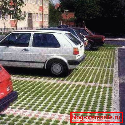 Mriežka pokojne udržuje hmotnosť auta. Mriežka pokojne udržuje hmotnosť auta.