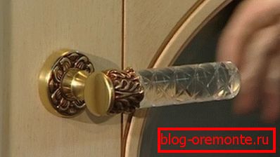 Sklenená a kovová rukoväť Sklenená a kovová rukoväť