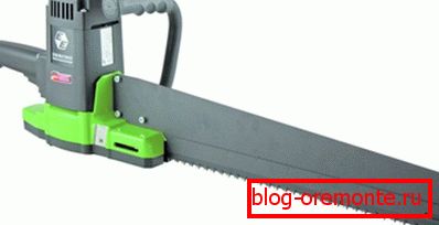 Šavľová elektrická píla s dvoma nožmi bude robiť vynikajúcu prácu a môže byť použitá dlho.