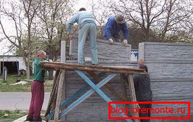 Samoinštalácia betónových panelov s asistentmi Samoinštalácia betónových panelov s asistentmi