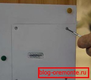 Označenie otvorov vymeňte zámok v drevených dverách
