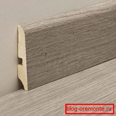Farba sokla pod laminátom