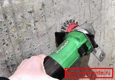 Odstraňovanie starých dokončovacích materiálov je ďalším povinným procesom. Odstraňovanie starých dokončovacích materiálov je ďalším povinným procesom.