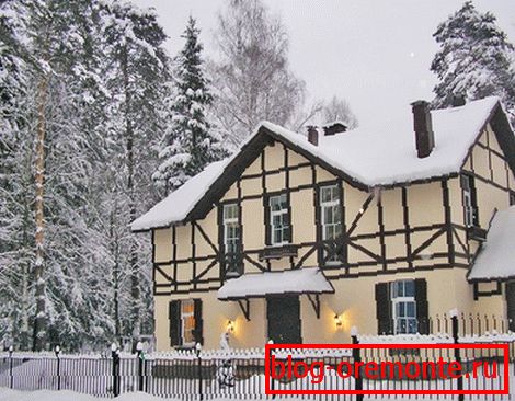 Fasáda domu v štýle fachwerk