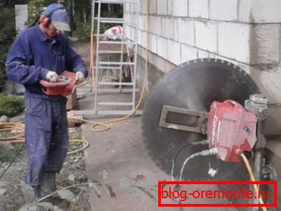 Diaľkovo ovládané rezanie železobetónu s diamantovými kruhmi Diaľkovo ovládané rezanie železobetónu s diamantovými kruhmi