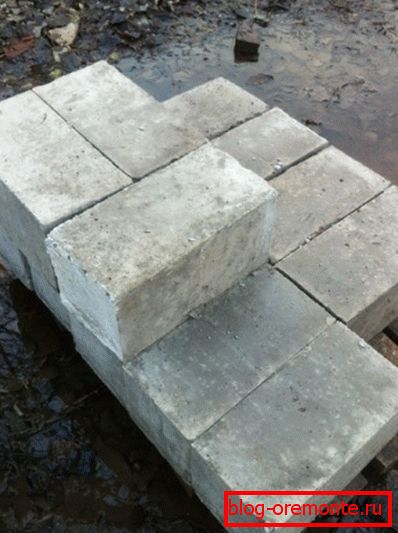 Hmotnosť betónového bloku 200x200x400b nepresahuje 35 kg