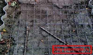 Vlnovité debnenie, realizované pomocou bridlicových segmentov Vlnovité debnenie, realizované pomocou bridlicových segmentov