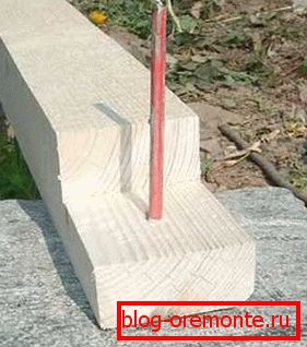 Betón jednu tyč výstuže tesne nad debniaci kým ju použijete na bezpečné upevnenie tyčí