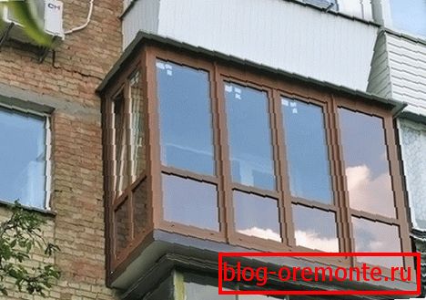 Balkón zasklený