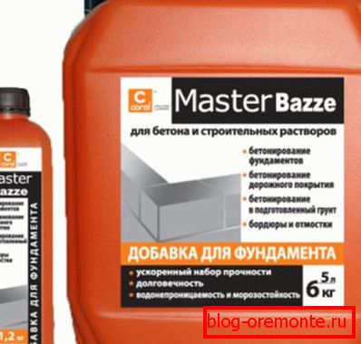 Komplexný modifikátor kvapalín pre malty.